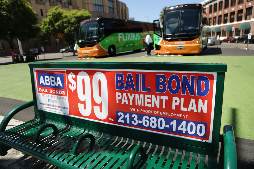 Sign advertising bail bond company