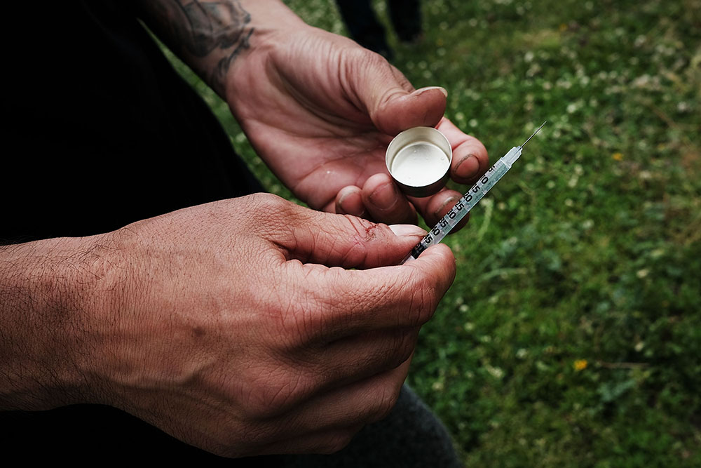 hands and heroin needle